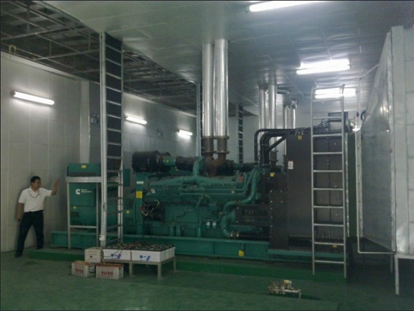 康明斯柴油发电机组1600KW连夜加班安装